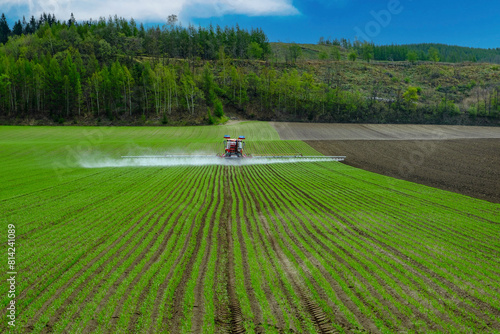 北海道東部津別の玉ねぎ畑農作業 photo