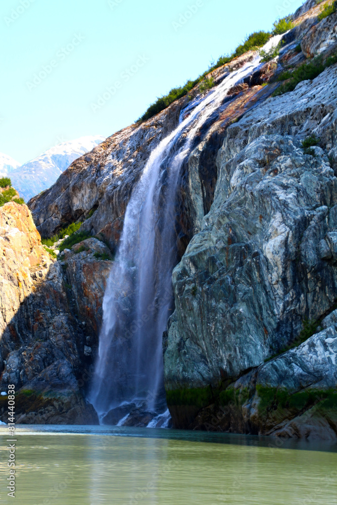 Φωτογραφία Alaska, Waterfall in the Tracy Arm Fjord in the Boundary Ranges of Alaska, Unite