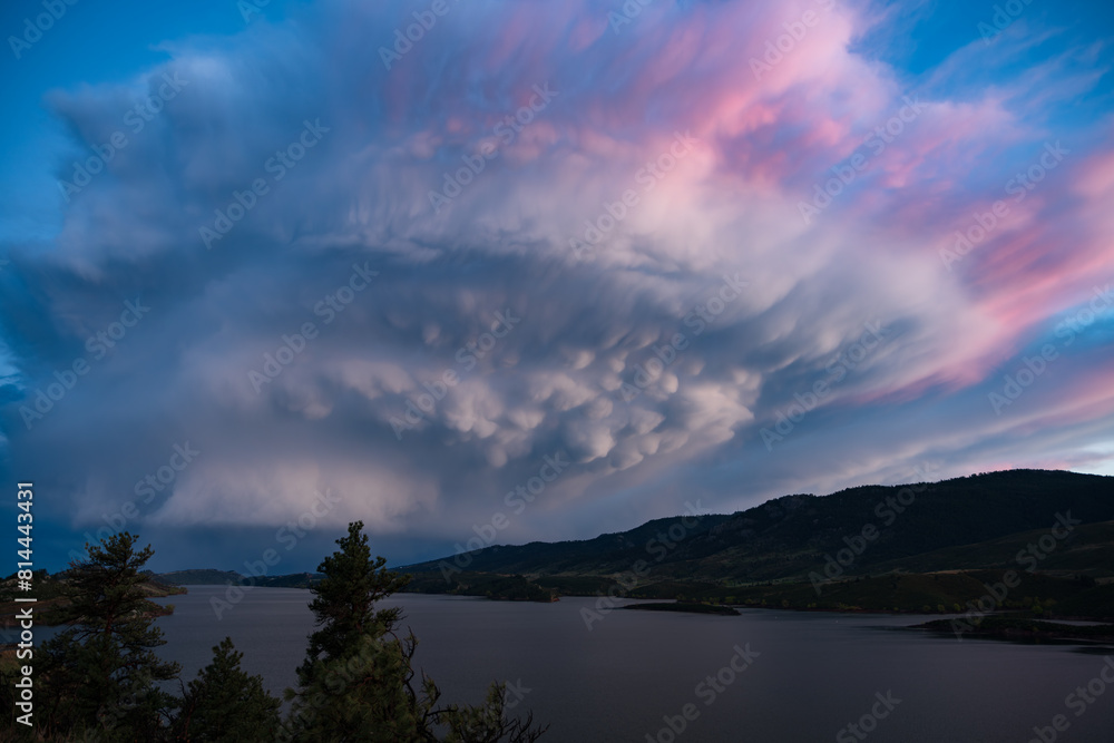 Fototapeta premium Mammatus Before Dark in Colorado