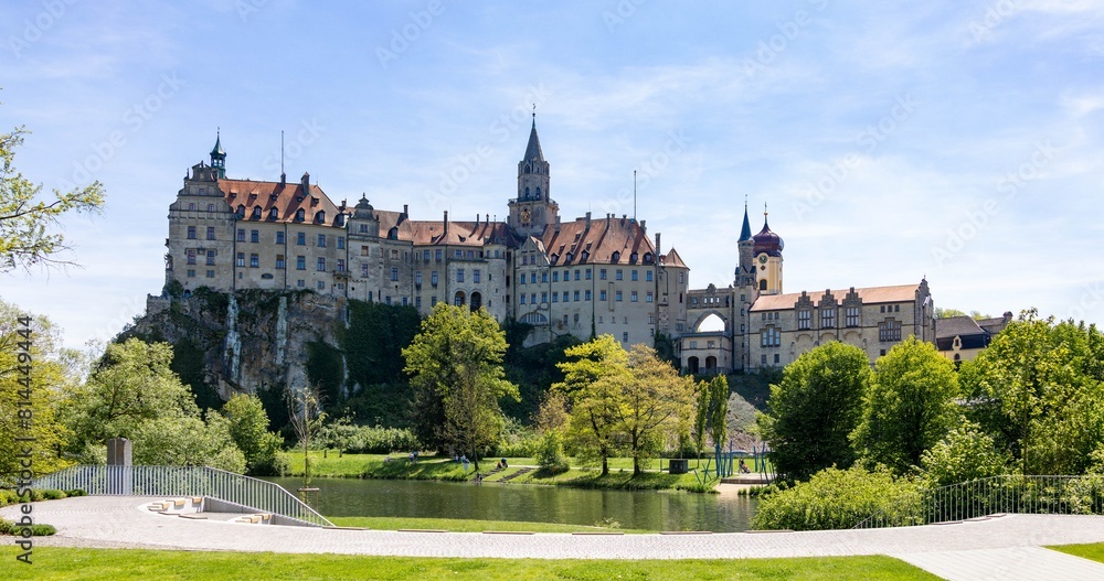 Hohenzollern Schloss Sigmaringen an der Donau im oberen Donautal. Hohenzollern Schloss Sigmaringen an der Donau im oberen Donautal.