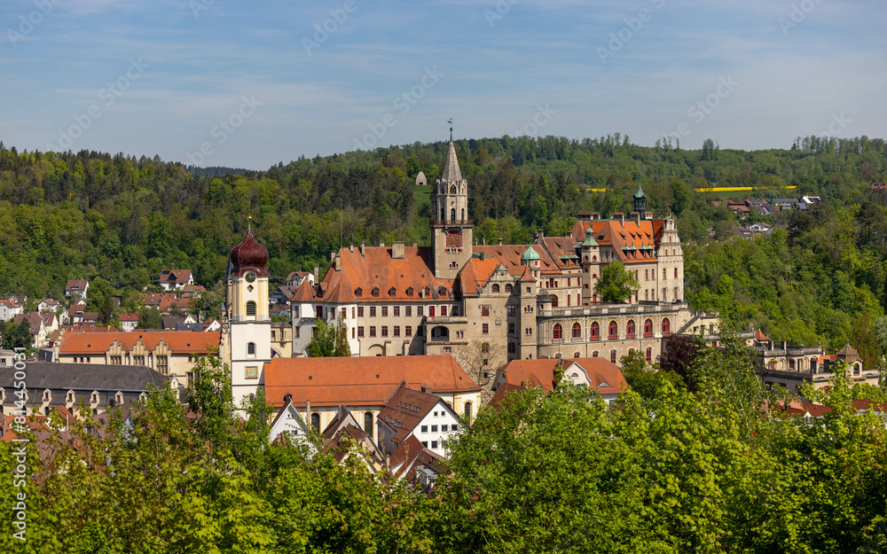 Blick auf die Kirche St. Johann in Sigmaringen vom Josefsberg im oberen Donautal. Blick auf die Kirche St. Johann in Sigmaringen vom Josefsberg im oberen Donautal.