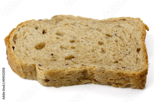 tranche de pain complet, isolé sur un fond blanc © ALF photo