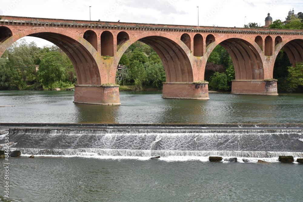 Fototapeta premium Pont sur le Tarn à Albi. France