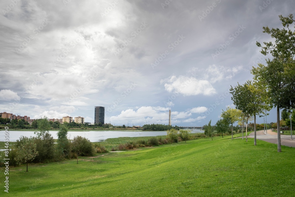 Obraz premium Beautiful park and views of the incredible Guadiana River and in the background the Royal Bridge.
