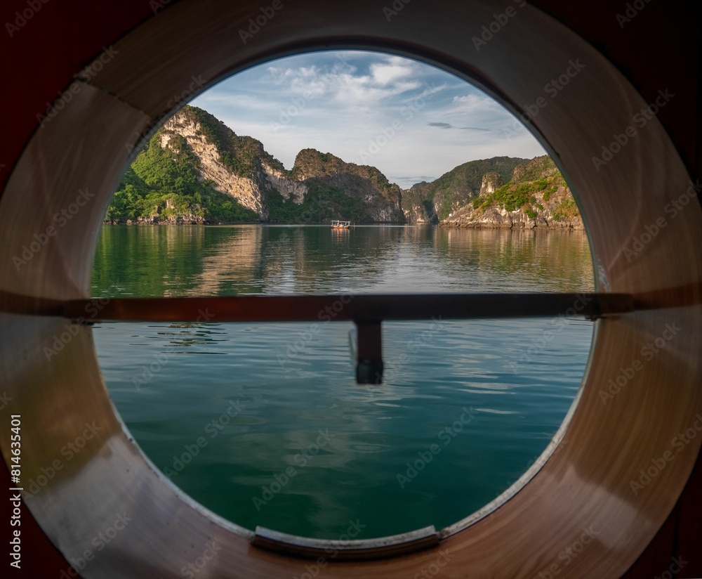 Fototapeta premium Round window in Ha Long Bay in Vietnam