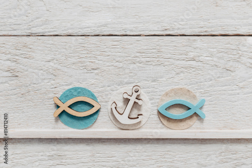 Symbole Maritim, See, Meer, Glaube, Religion - hell, schlicht und modern