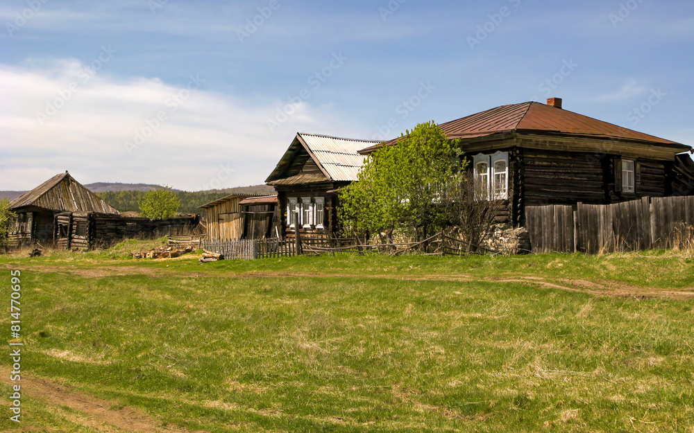 Obraz premium The old village of Aleksandrovka on the Yuryuzan River, Katav-Ivanovo district, Chelyabinsk region, eco-village