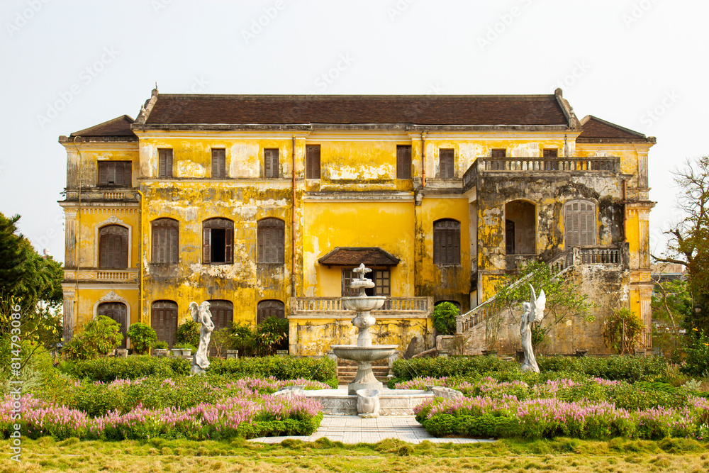 Obraz premium Khai Tuong House And Garden In An Dinh Palace, Vietnam. An Dinh Palace Was Lived In By Bao Dai, The Last Emperor In Vietnam, And His Family.