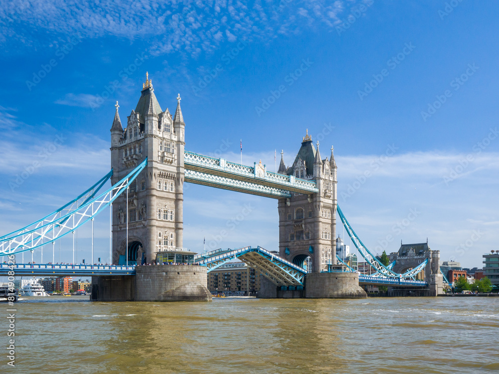 Fototapeta premium Tower Bridge with the drawbridges opend halfway (London, England, United Kingdom)