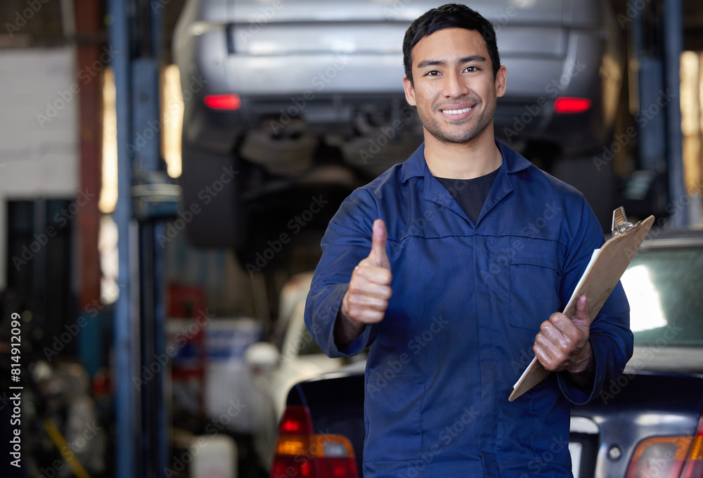 © peopleimages.com - Man, mechanic and thumbs up in workshop portrait, repair garage and automotive engineering for car maintenance. Good job, vehicle service and motor issues, confident employee and car lift for tuning © peopleimages.com - Man, mechanic and thumbs up in workshop portrait, repair garage and automotive engineering for car maintenance. Good job, vehicle service and motor issues, confident employee and car lift for tuning