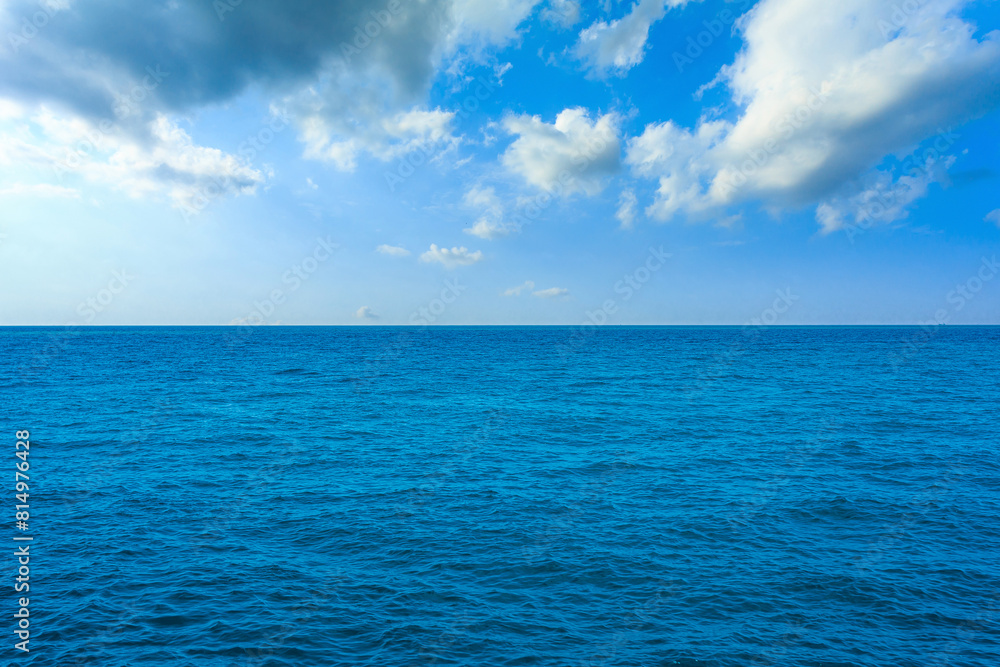 Obraz premium sea and sky scenery,Beautiful sea on sunny day with blue sky