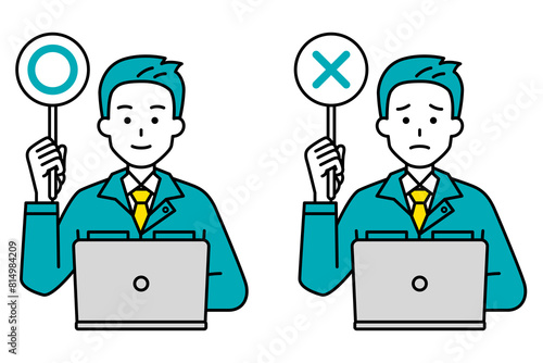 ○×マークを上げるノートパソコンで仕事をしている作業員の男性