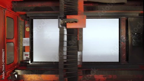 taglio laser. Lavorazione dei metalli con scintille su lavorazione CNC
visto dall'alto photo