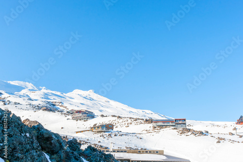 Φωτογραφία Whakapapa ski-field with lodge buildings on shady side of mountain as sunrises o