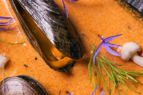 Gourmet Mussels with mushrooms and dill