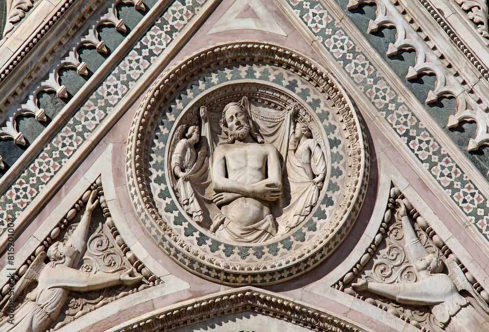 Obraz premium Duomo di Santa Maria del Fiore a Firenze; Cristo sofferente: bassorilievo sopra il portale meridionale