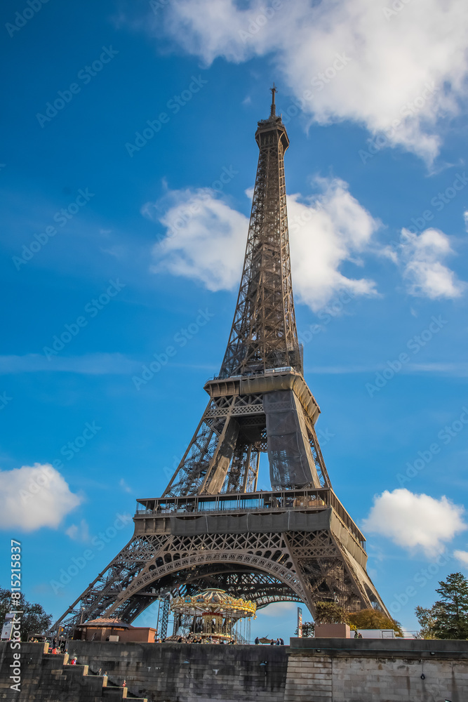 Fototapeta premium The Eiffel Tower : a Famous Iron Sculpture, Symbol of Paris