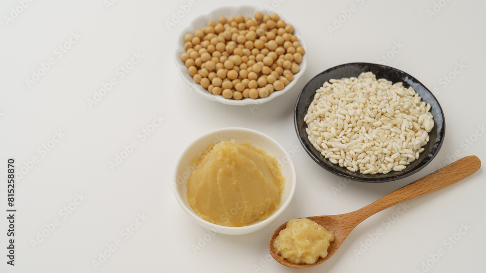 大豆と味噌と米こうじ|日本の西京味噌・白味噌 イメージ 大豆と味噌と米こうじ|日本の西京味噌・白味噌 イメージ