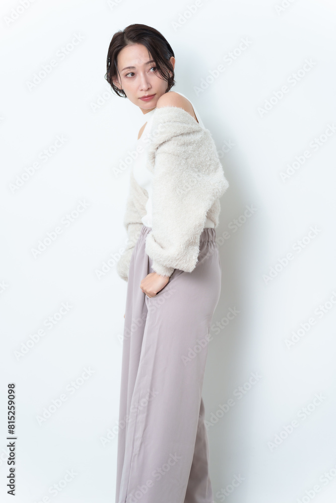 ショートヘアの女性 ファッションモデル サロンモデル ショートヘアの女性 ファッションモデル サロンモデル