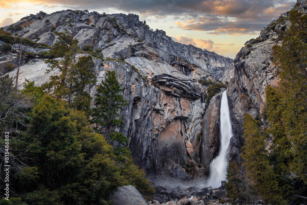 Obraz premium Sunset Clouds on Lower Yosemite Falls, Yosemite National Park, California