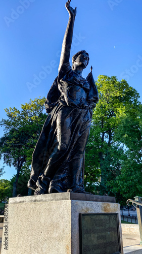 Forward Statue and Wisconsin State Capitol Building