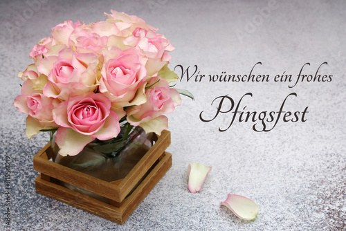 Grußkarte Schöne Pfingsten: Rosenstrauß mit dem Text wir wünschen ein frohes Pfingstfest.