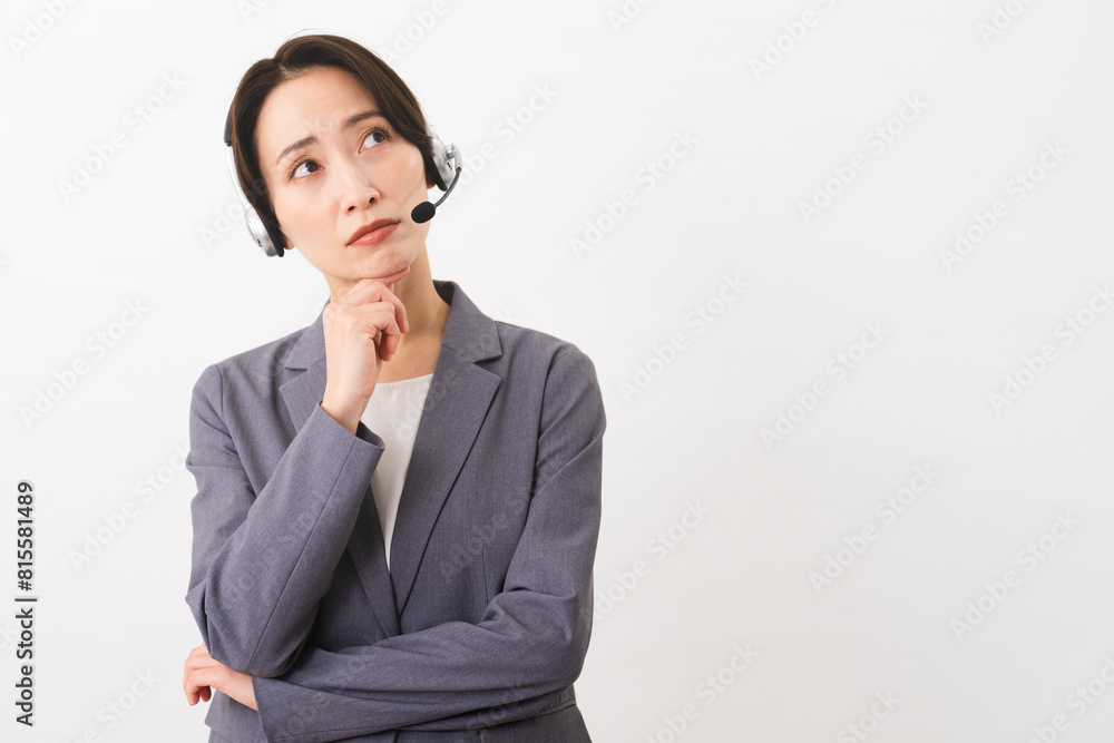 若い女性のオペレーター　ビジネスイメージ