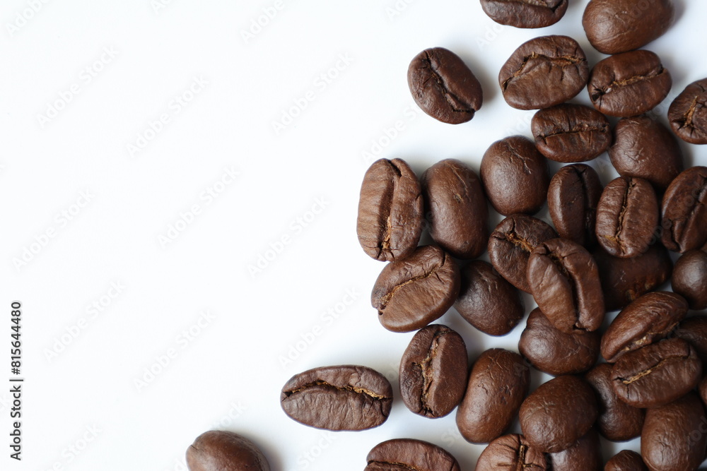 Naklejka premium coffee beans on white background
