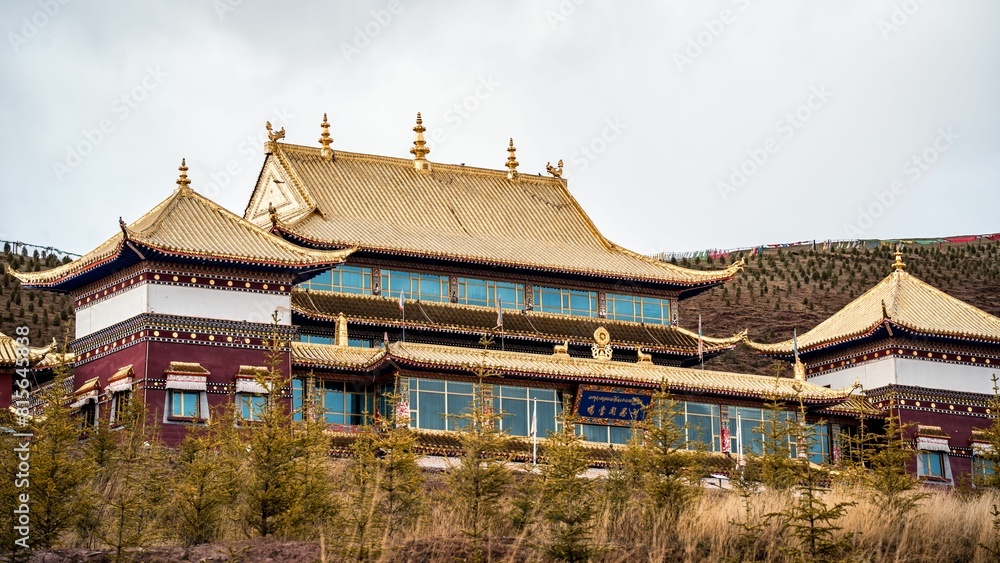 Fototapeta premium The Lari Monastery in the Guoluo Tibetan Autonomous Prefecture of Qinghai Province, China.