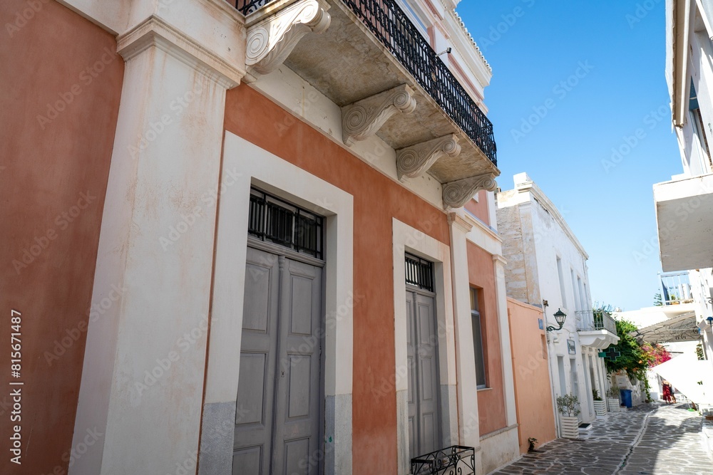 Fototapeta premium Beautiful houses and narrow streets on a sunny day in Greece