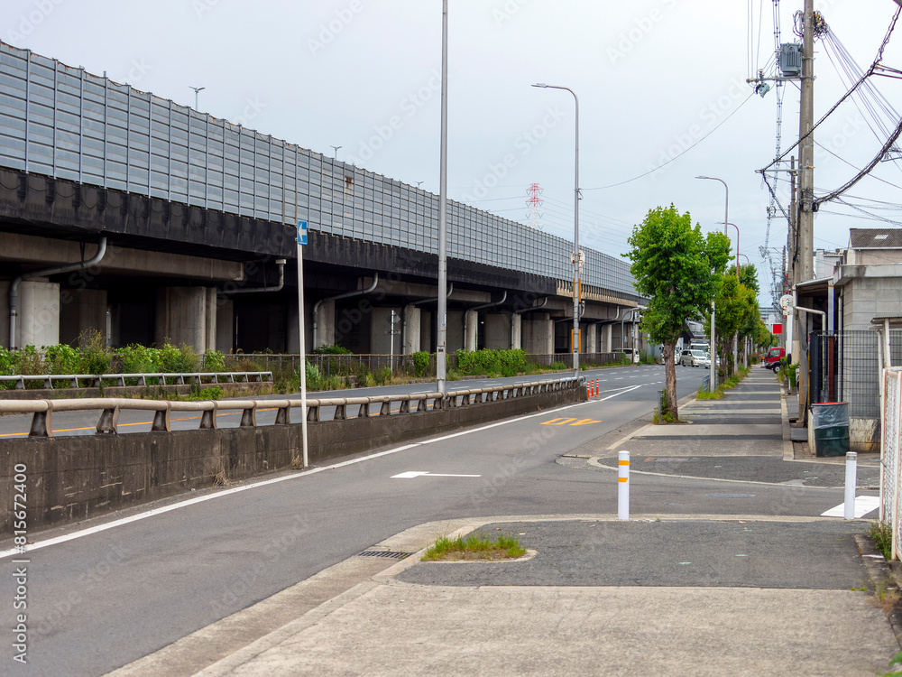 大阪市内の側道から見る中環と近畿道