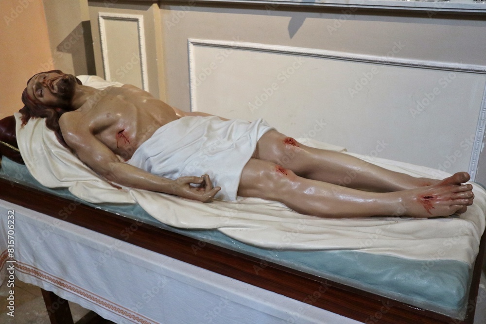 Nemi - Statua del Cristo Morto nella Chiesa di Santa Maria del Pozzo