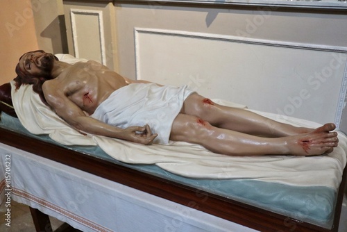 Obraz na płótnie Nemi - Statua del Cristo Morto nella Chiesa di Santa Maria del Pozzo w salonie