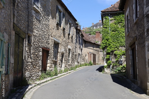 Rue typique, village de Angles sur l'Anglin, département de la Vienne, France