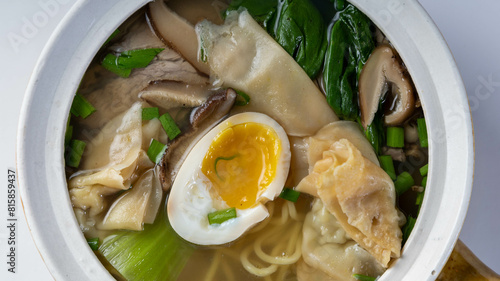 Handmade WanTan soup with egg . Ramen-Textur