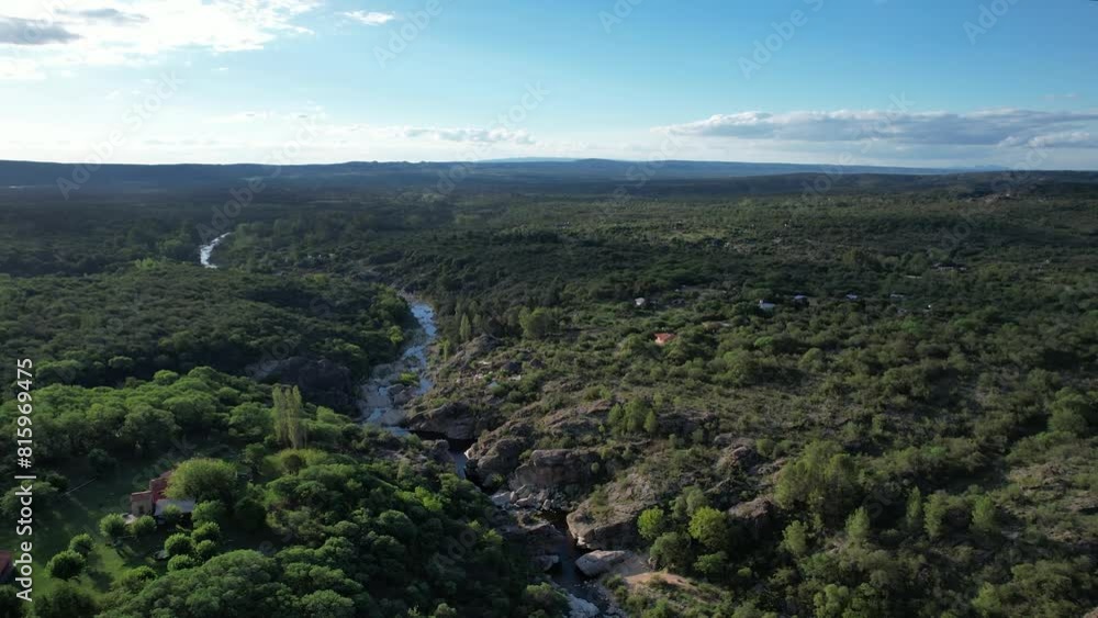 Paisaje de valle montañoso un dia con el cielo nublado. Montañas y bosque vista panoramica de dron. Sierras Grandes, Traslasierra, Nono, Córdoba, Argentina, Latinoamerica. Paisaje de valle montañoso un dia con el cielo nublado. Montañas y bosque vista panoramica de dron. Sierras Grandes, Traslasierra, Nono, Córdoba, Argentina, Latinoamerica.