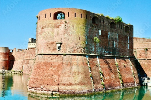 Wallpaper Mural Fortezza dei Medici  al porto di Livorno. Utilizzata dai Medici per la difesa delle attività portuali . Torontodigital.ca