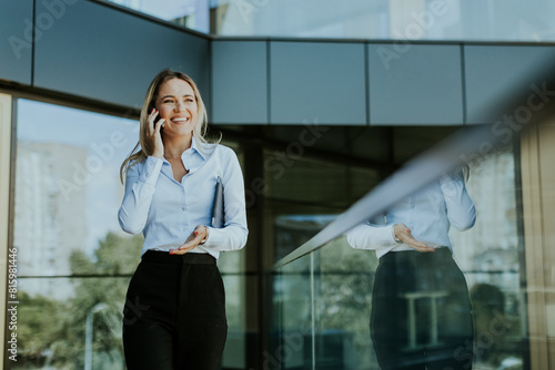 Confident businesswoman cha...