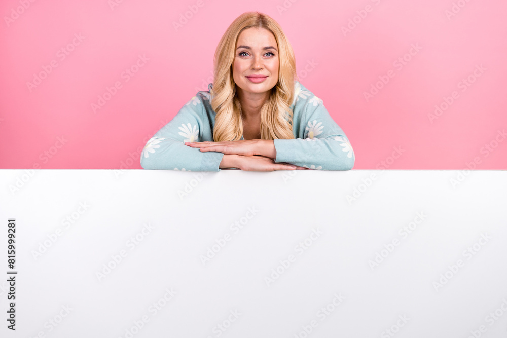 Photo of optimistic pretty woman with wavy hairdo dressed print cardigan lean on wall empty space isolated on pink color background Photo of optimistic pretty woman with wavy hairdo dressed print cardigan lean on wall empty space isolated on pink color background