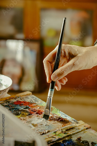 Obraz na płótnie Cropped image of artist woman's hand drawing w salonie