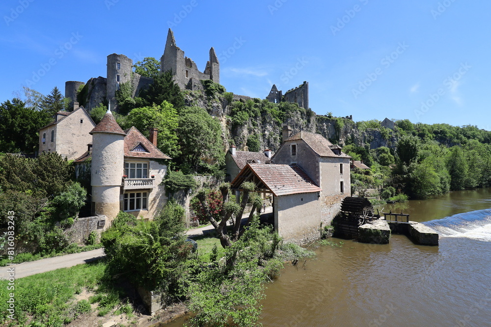Ταπετσαρία La rivière l'Anglin, village de Angles sur l'Anglin, département de la Vienne, F