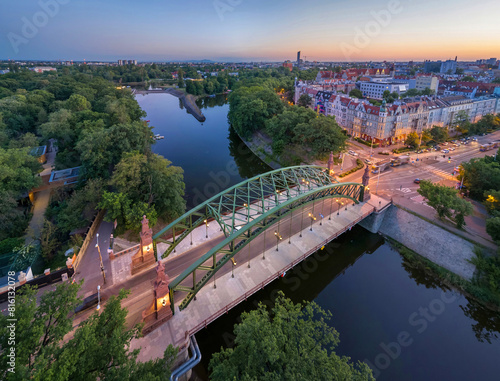 Obraz na płótnie Wroclaw, Poland. Aerial view of Zwierzyniecki Bridge on sunset w salonie