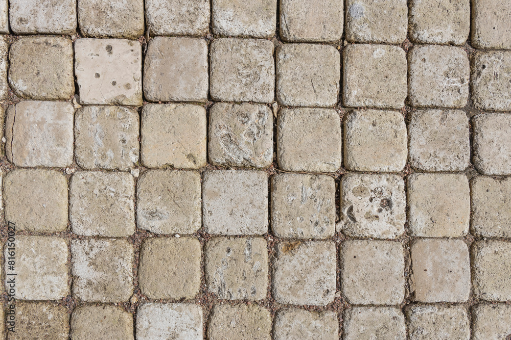 Naklejka premium This type of paving is commonly used in outdoor spaces such as streets, courtyards, and walkways, and is valued for its durability and aesthetic appeal.