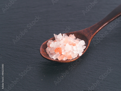 Himalayan pink salt in crystals photo