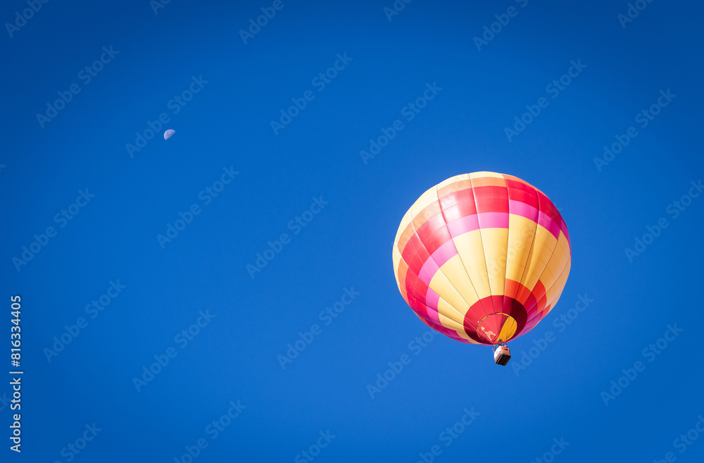 Fototapeta premium hot air balloon in the sky