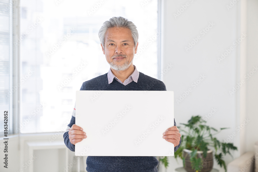 シニア男性 ホワイトボード シニア男性 ホワイトボード