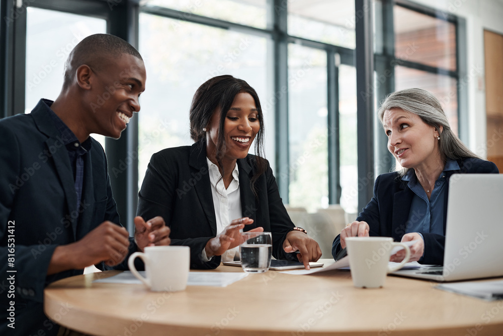 © peopleimages.com - Conversation, laptop and business people in meeting, planning and connection with internet, budget and online news. Accounting, happy group and employees with pc, investment and support with teamwork © peopleimages.com - Conversation, laptop and business people in meeting, planning and connection with internet, budget and online news. Accounting, happy group and employees with pc, investment and support with teamwork