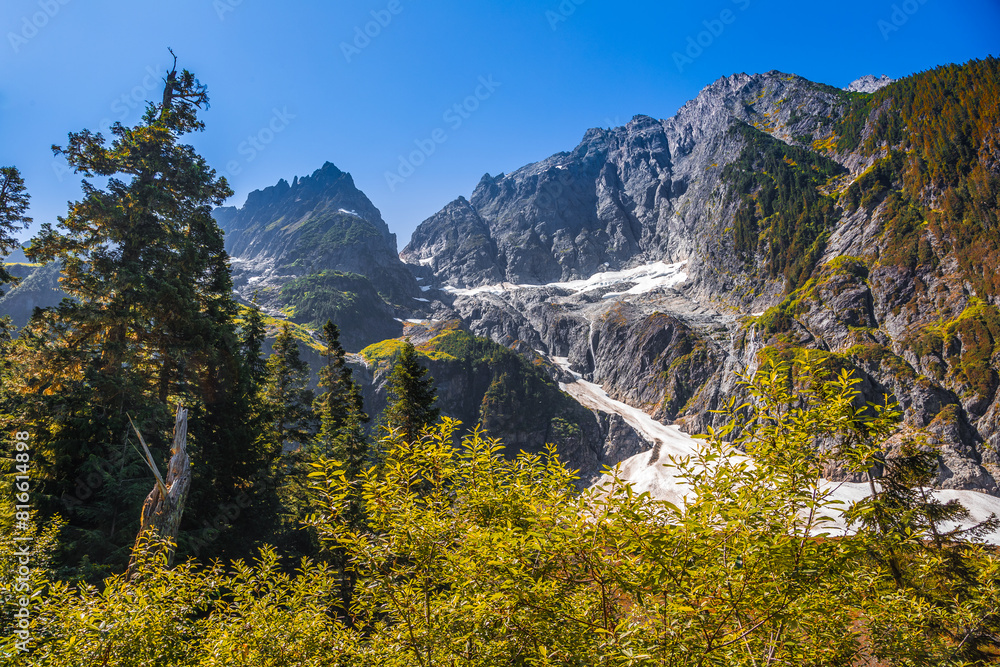 Fototapeta premium Cascade Pass Trail Views and Johannesburg Falls, North Cascades National Park, Washington State