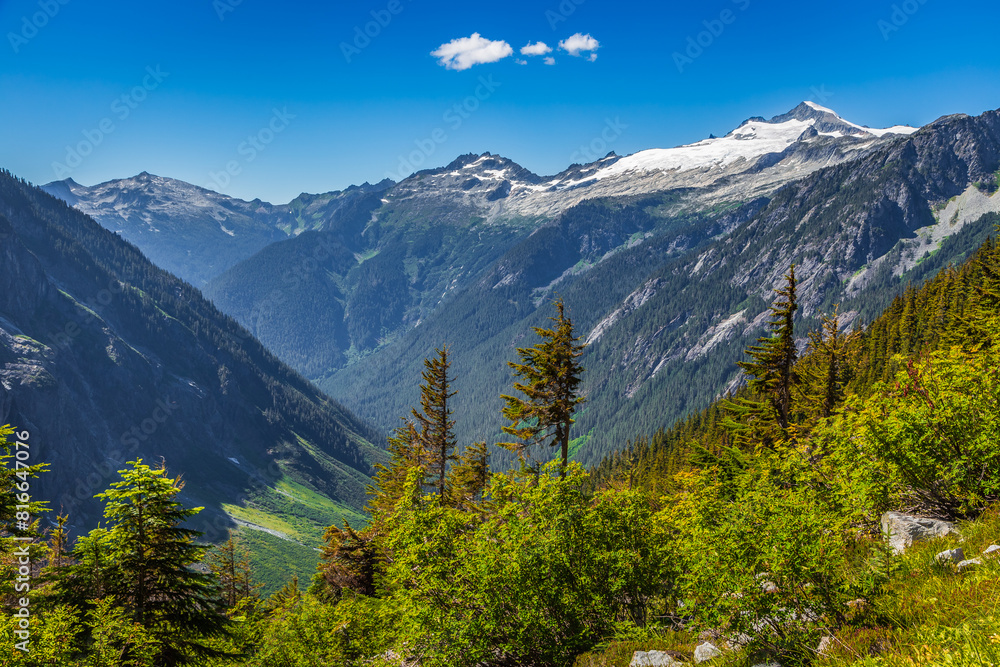 Fototapeta premium Cascade Pass Trail Views, North Cascades National Park, Washington State