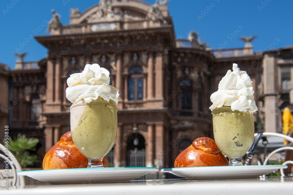 Ταπετσαρία Tipica granita siciliana a catania